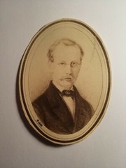Photo ? a drawing – man with glasses – died 1858