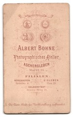 Photograph A. Bohne, Aschersleben, market 25, lush commoners in richly verzie