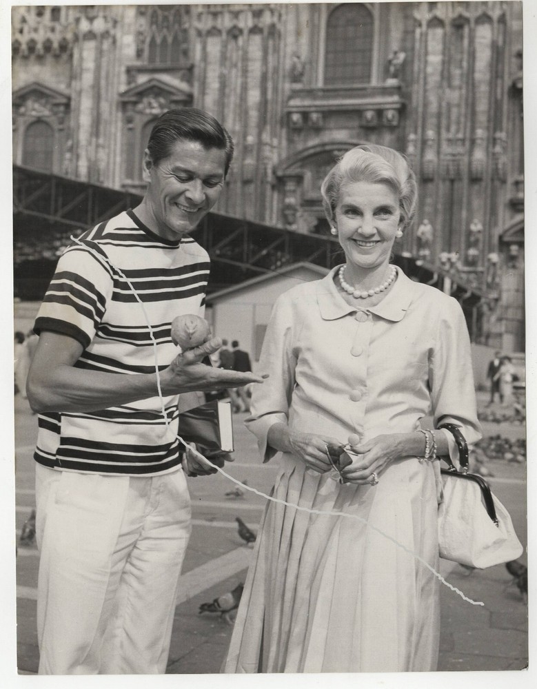 24x18cm Vintage Barite Photo 1960s Barbara Hutton + Prince de Champassak in Milan
