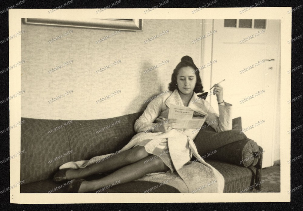 Foto-Elli-Frau-Bademantel-Zigarette-Rauchen-Lady-Woman-bathrobe-smoking-1
