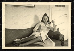 Foto-Elli-Frau-Bademantel-Zigarette-Rauchen-Lady-Woman-bathrobe-smoking-1