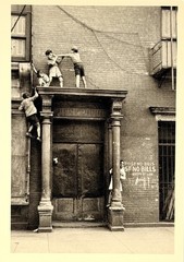 Helen Levitt Art Photo Print Card – New York, 1942 – Fotofolio 4.25”x6”
