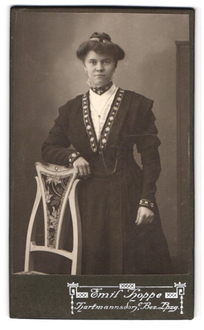 Photograph Emil Hoppe, Hartmannsdorf, portrait young woman in black dress mi