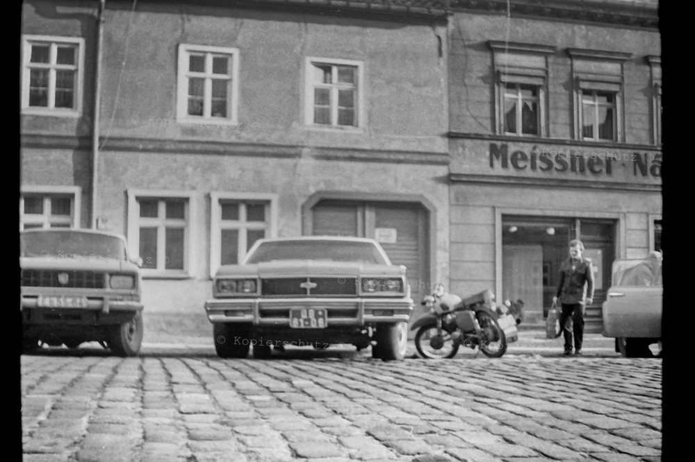 1x Photo 15x13cm GDR Bernau near Berlin US QB Chevy in Old Town approx. 1979 11161320