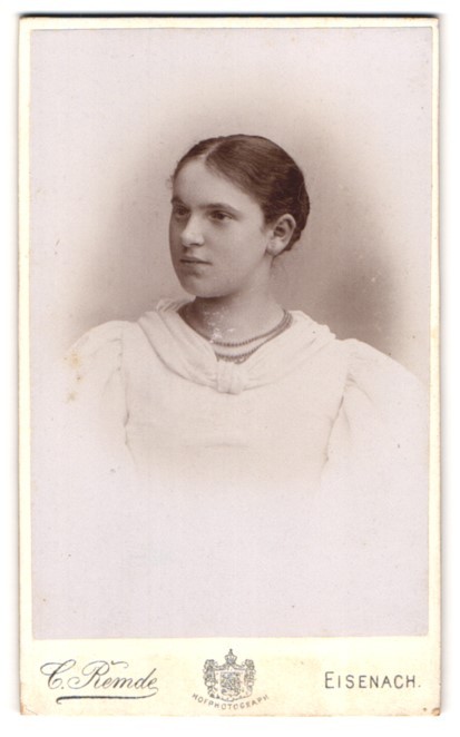 Photograph Carl Remde, Eisenach, Frauenberg 29, portrait young lady in dress mi