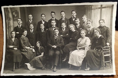 Man & Group Young Women & Men – Backdrop / Photo J. Grimm Offenburg