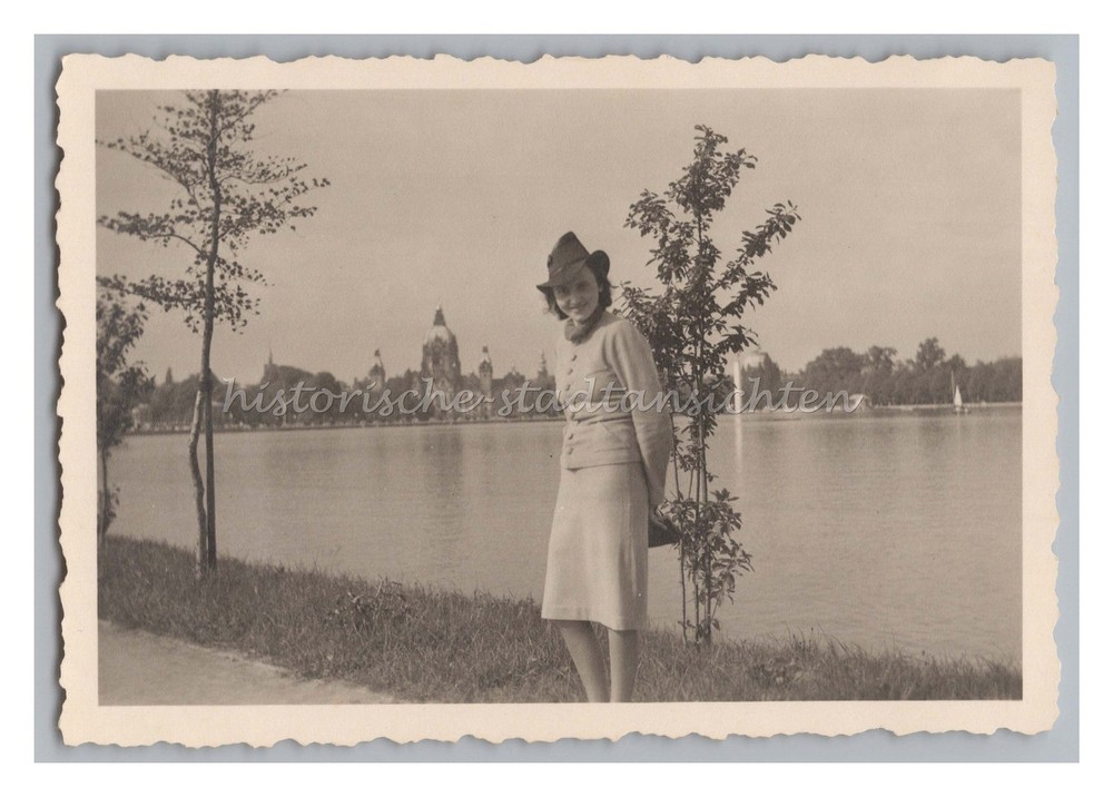 Hanover – Woman with Hat in Front of City Hall – Old Photo 1930s 1940s