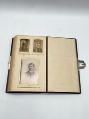 * ANTIQUE PHOTO ALBUM VICTORIAN PHOTOGRAPH ANTIQUE GOLD CUT 80 PHOTOS