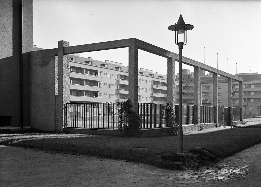 glass negative, Heiligenstadt (Vienna), modern house, by Eduard PEZDIKA, vintage