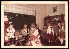 Mardi Gras in Primary School – Great Costumes Carnival Kids 1970s – Photo 13x9cm