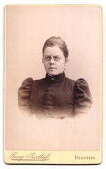 Photograph Georg Rudloff, Hanover, monogram of the photographer with two grips and