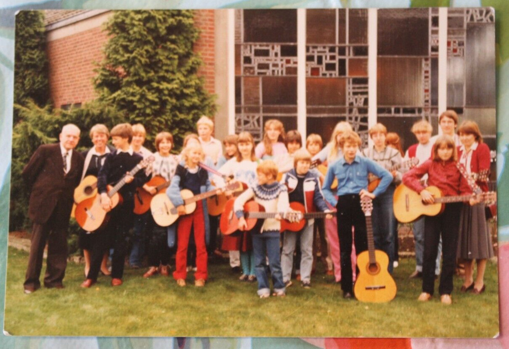 photo 1981 musician guitar school woman girl vintage HG
