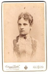 Photograph Eduard Bertel, Salzburg, impressive portrait of a woman