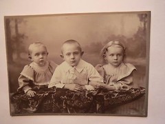 Meerane i. S. Gössnitz S.A. – 3 Kids – Boy – Girl – Backdrop / CAB