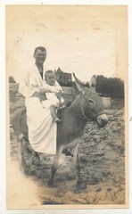 China Gentleman with Child on a Donkey in Front of a House – Photo 1913