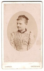 Photography Gustav Karsch, Dresden, size Meisenerstr. 17, young girl in kari