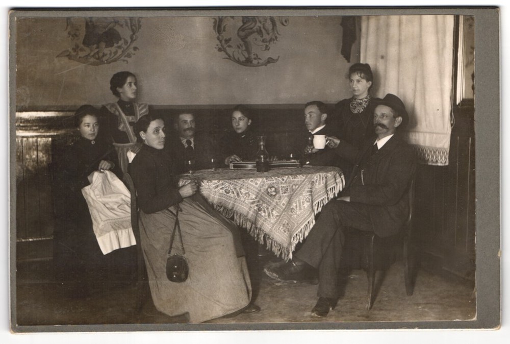 Photography inn – company with zither / musical instrument at regulars’ table s