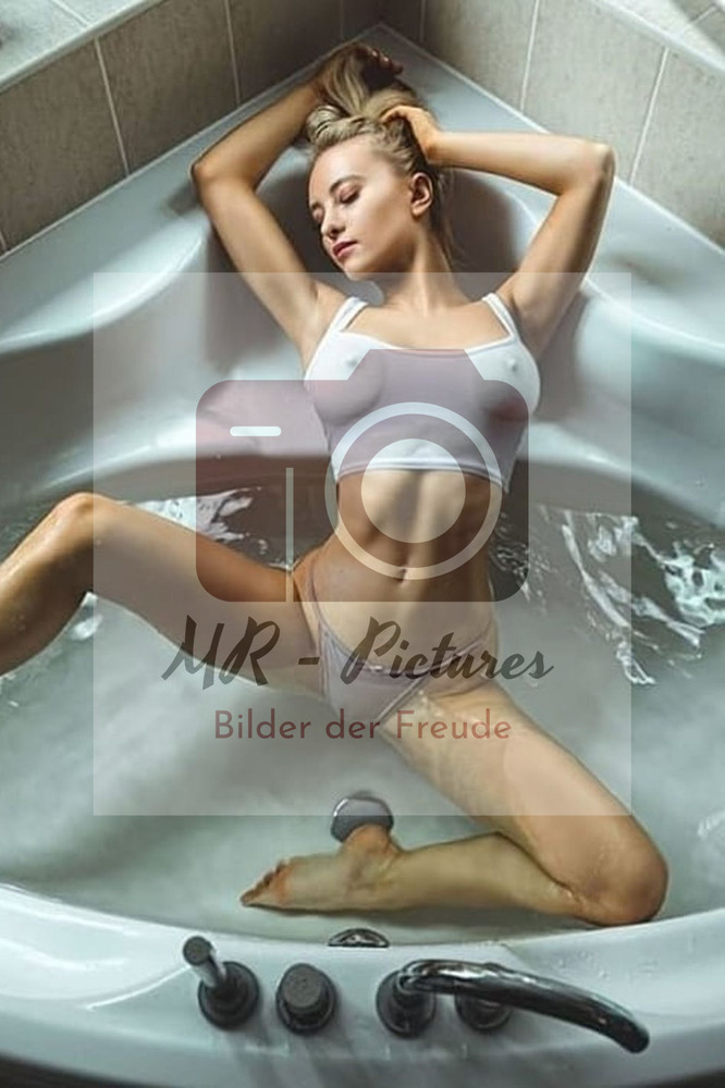 No 365 – Erotic Pin Up Photo in Glossy Quality – Size 20 x 30 cm