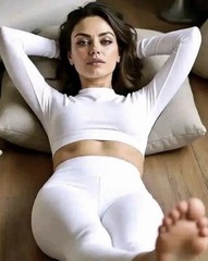 ‘Mila Kunis’ Beautiful Movie-Star Model Famous Celebrity 8X10 Glossy “STUNNING”