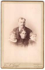 Photograph Frz. Xaver Spiegl, Miesbach, portrait middle-class couple with two children