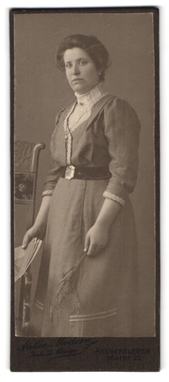Photography studio modern, Aschersleben, Markt 25, portrait lady in Biedermeier