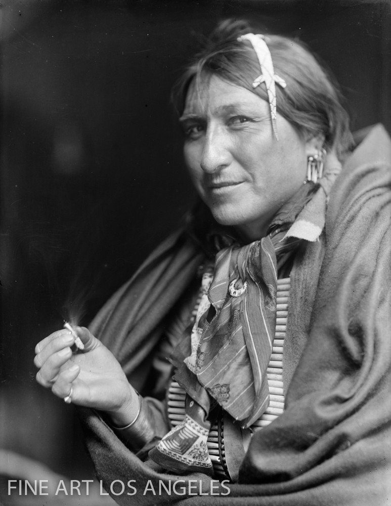 Gertrude Kasebier Photo «Joe Black Fox, Sioux» 1900, having a smoke