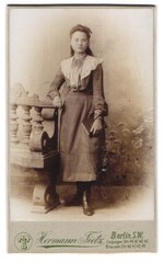 Photograph Hermann Tietz, Berlin-SW, Leipziger-Str. 46-49, young lady in dress