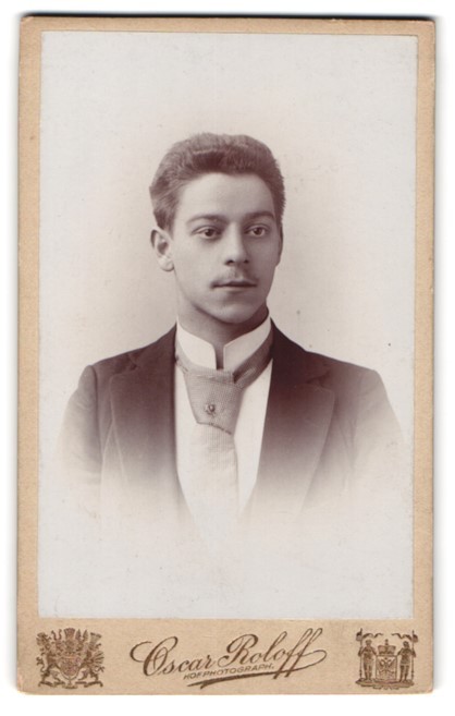 Photograph Oscar Roloff, Berlin, Jerusalemer Straße 39, portrait of a young Ma