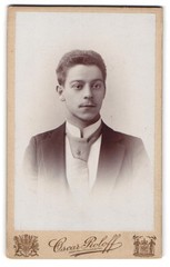 Photograph Oscar Roloff, Berlin, Jerusalemer Straße 39, portrait of a young Ma