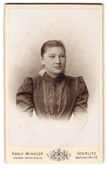 Photograph Adolf Winkler, Görlitz, Berliner Straße 12, portrait of a woman in el