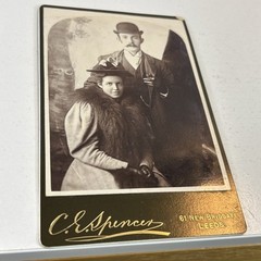 Photo Antique C. E. Spencer, Leeds, New Portrait Man Women Dressed Cigar Nice