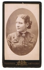 Photograph Eduard Bertel, Salzburg, young lady with collar brooch