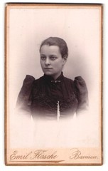 Photograph Emil bottle, Barmen, Heckinghauser-Str. 25, portrait woman in bestic