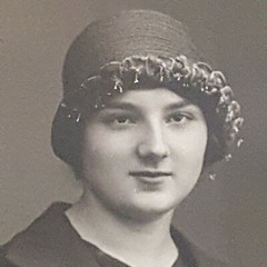 Photo Antique, Vintage, 1926, Pretty Young Woman with Hat and Black Costume, Excellent