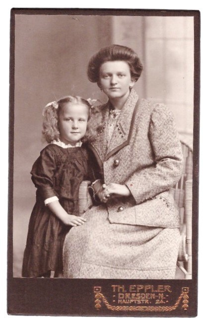CDV photo around 1910, pretty woman with daughter, Dresden
