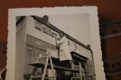 Great Old Photo Writing Advertising Setter – 1950s-60s