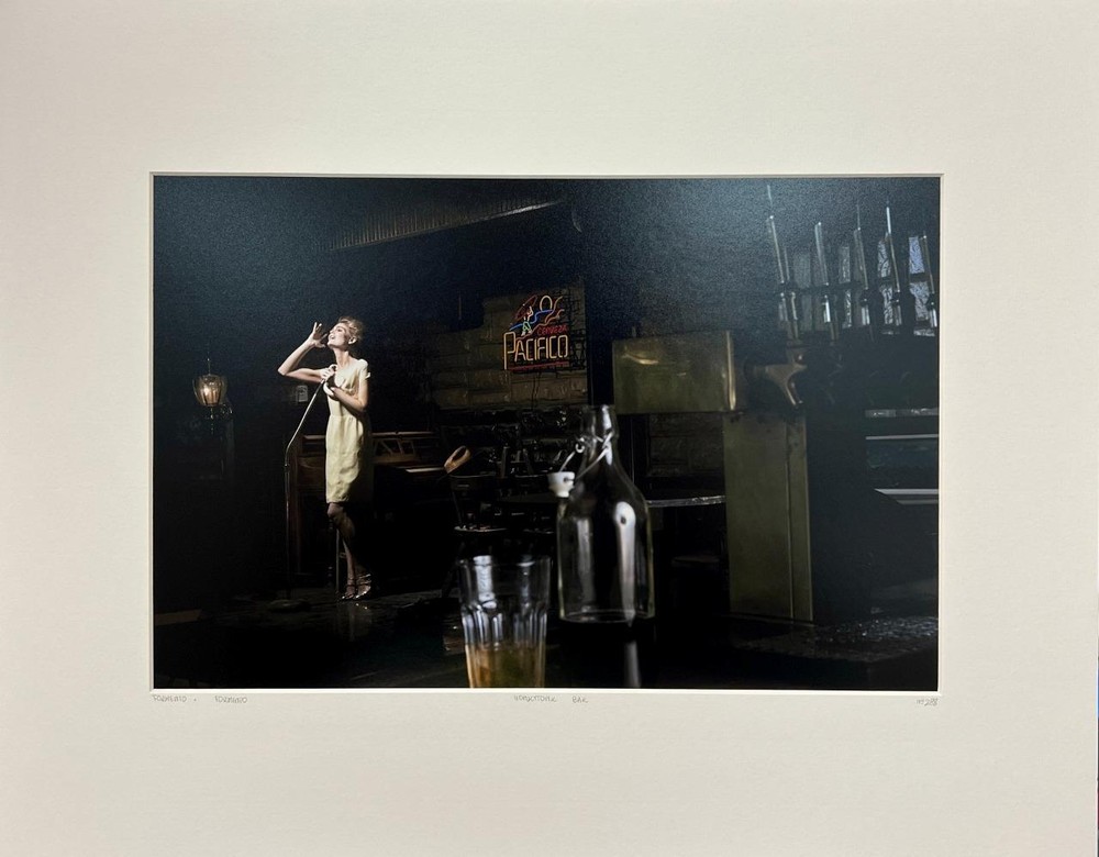 Formento Usa Honkytonk Bar Singer Musician YellowKorner Certified Photograph