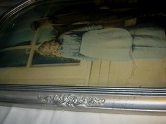 ANTIQUE COUNTRY GRANDMOTHER LADY WOOD CONVEX GLASS PICTURE PHOTO FOLK ART FRAME