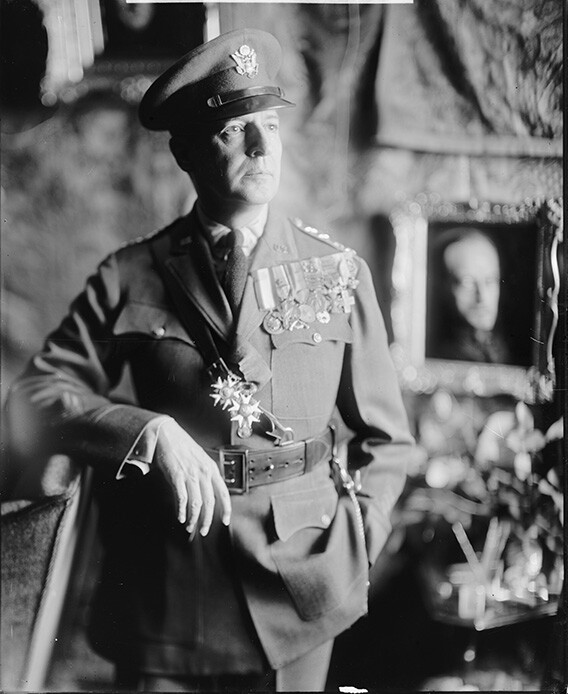 General Douglas MacArthur Photograph – Vintage Photo from 1905