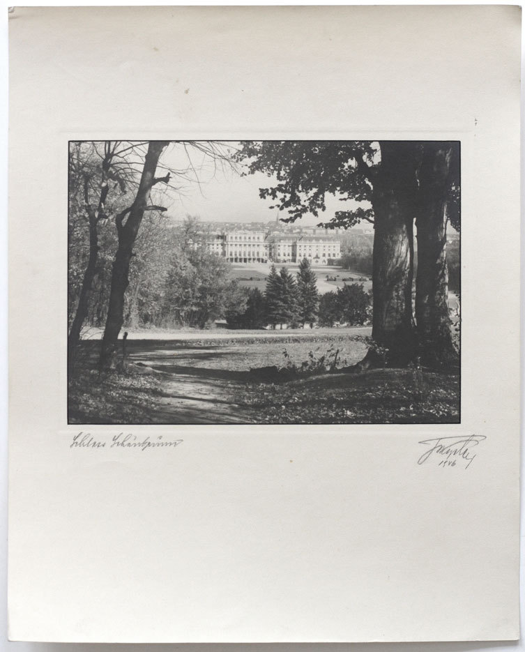 LG.VINT.1946 Vienna, Schoenbrunn Castle, art photo signed