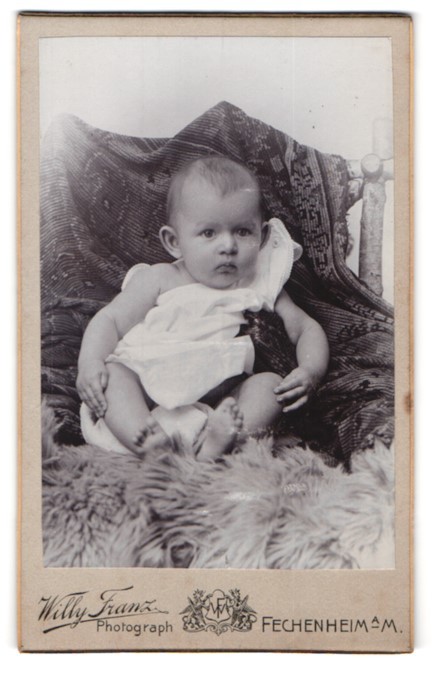 Photograph Willy Franz, Fechenheim a. M., toddler in bright dress on blanket