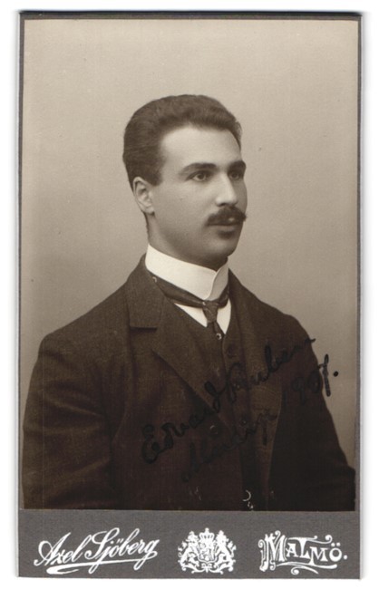 Photograph Axel Sjöberg, Malmö, Stortorget, Eduard Ruben in portrait 1907