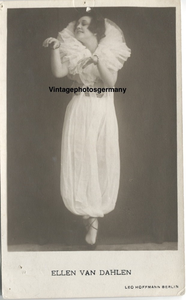 Z6106 Postcard 1920s Ellen van Dahlen Dancer Woman Girl Dance Expressive Dance