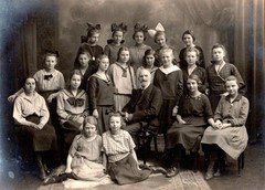 Photograph Girl Class with Teacher Lyceum Helmstedt 1921/22 Class Photo