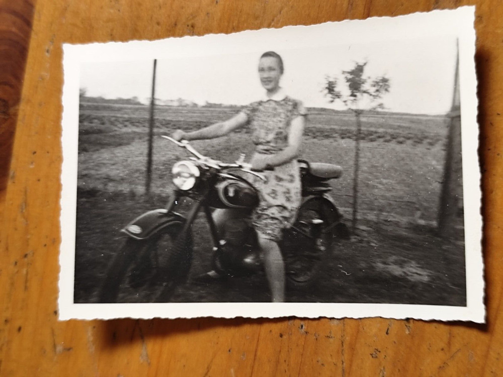 Foto frau auf Motorrad Man Motorcycle bike woman FF