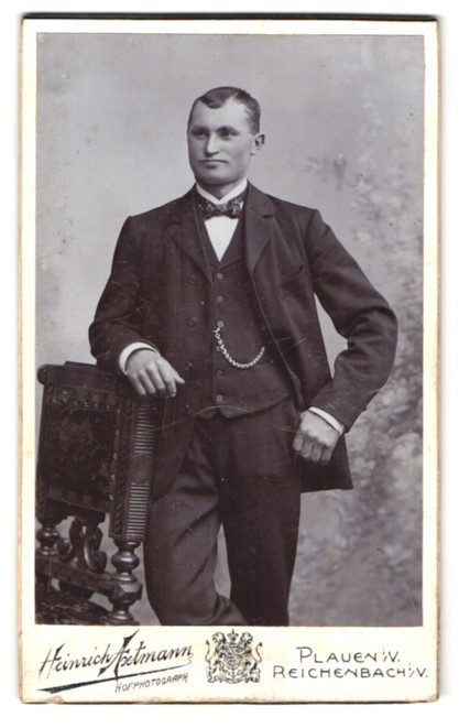 Photograph Heinrich Axtmann, Plauen IV., Bahnhofstraße 27, Elegant Gentleman in A