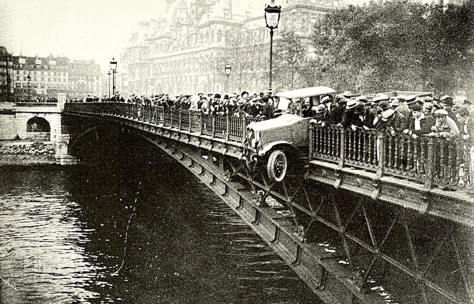 Car Accident – Arcole Bridge, 1926 Art Photo Print Card