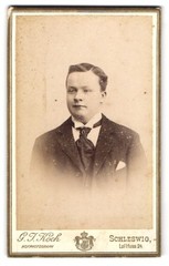 Photograph G. J. Koch, Schleswig, Lollfuss 24, common boy with pomadisie