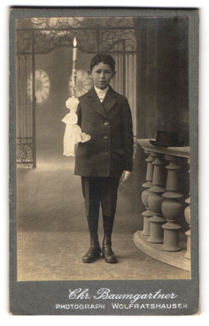 Photograph Chr. Baumgartner, Wolfratshausen, Untermarkt 248, boy in festive