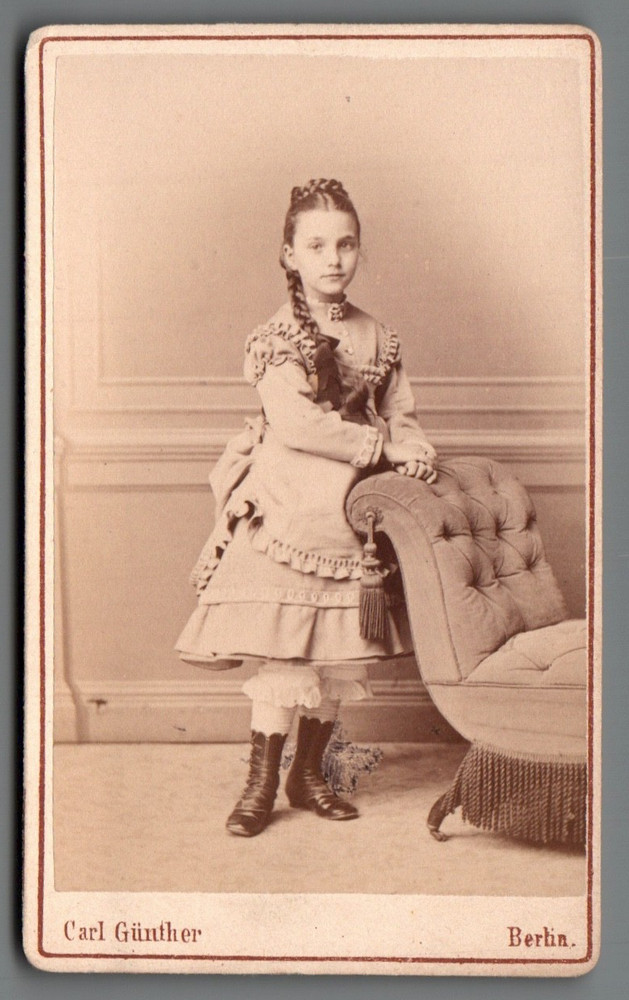 Early CdV Photo Girl Child Portrait Berlin Carl Günther (C2194)
